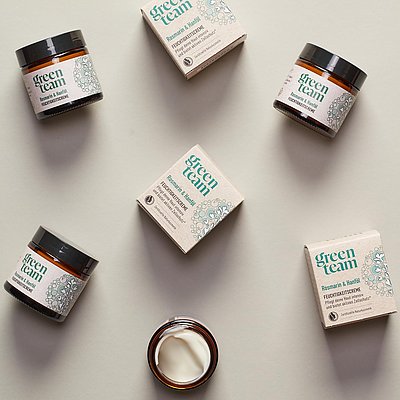 Natürliche Feuchtigkeitspflege und Hautregeneration mit Rosmarin (CELLIGENT®) und Hanföl